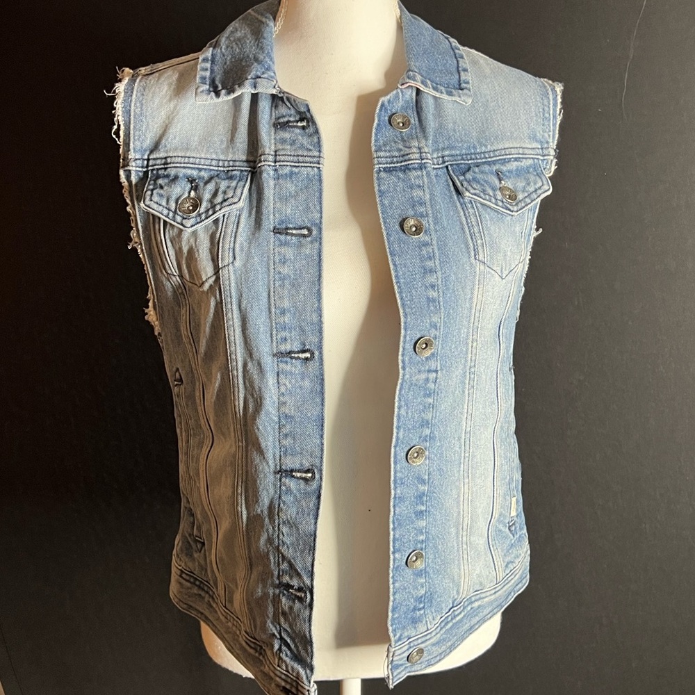 Vans cut off Jean vest. Women’s large. Wolfknives patch on back can be removed.